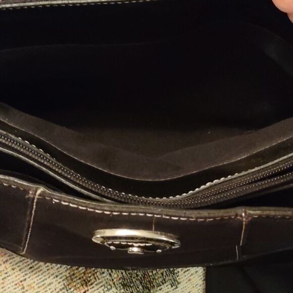 Etienne Aigner Classic purse, 15 inch drop leather strap, middle zip compartment - Picture 5 of 7